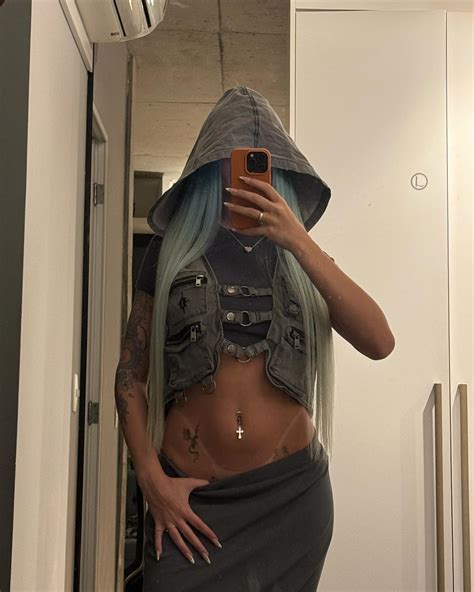 Belle Kaffer (@bellekaffer) • Instagram photos and videos.